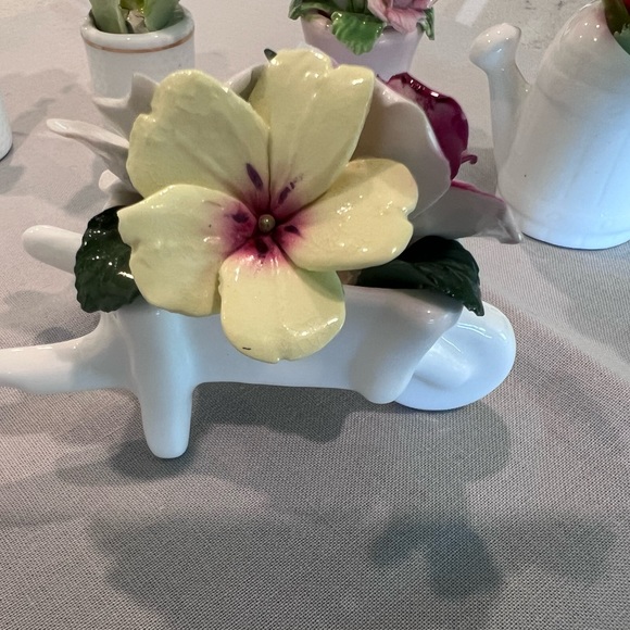 Miniature bone China miniature flower figurines - Picture 9 of 13